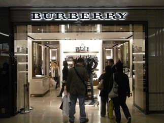 HK_TST_Sogo_shop_Burberry_night_visitors